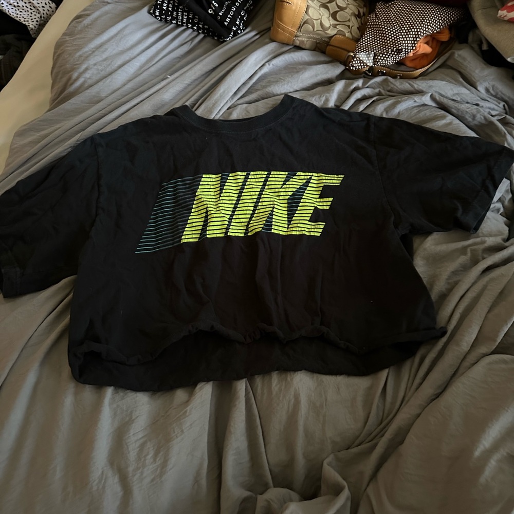 nike crop tee